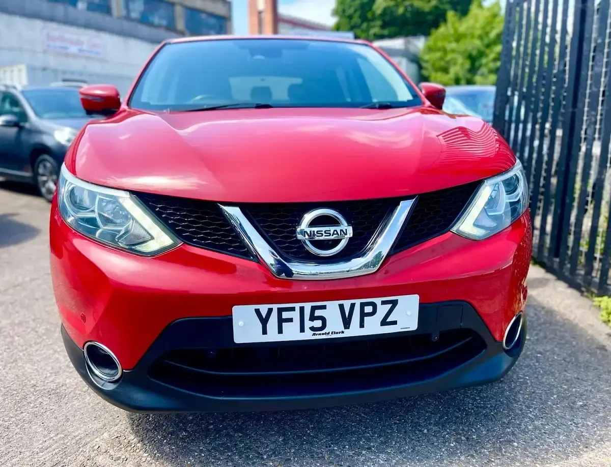 Used Nissan Qashqai N-TEC 110 HP (80 kW) 2015 Red SUV