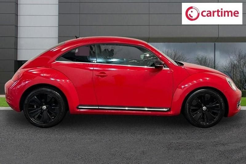 Used VW Beetle Sport 150 HP (110 kW) 2015 Red Hatchback