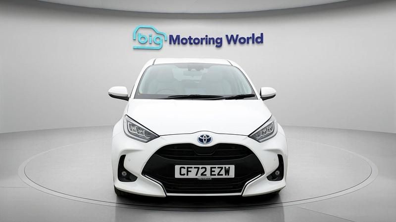 Used Toyota Yaris Hybrid 114 HP (83 kW) 2023 White Hatchback