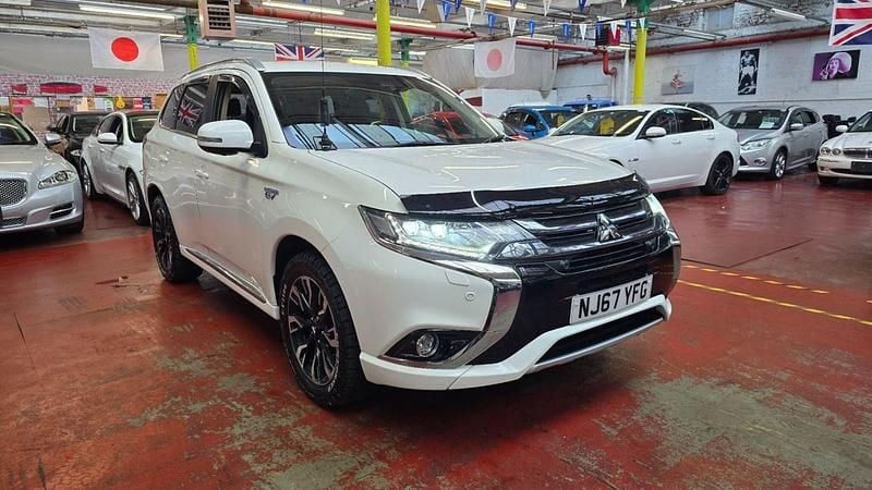 Used Mitsubishi Outlander P-HEV 2017 White Estate