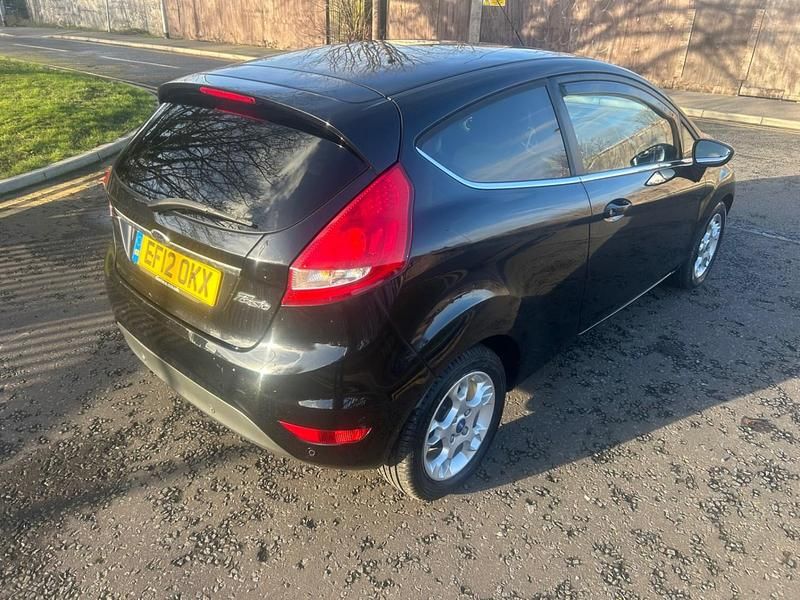 Used Ford Fiesta Zetec 70 HP (51 kW) 2012 Black Hatchback