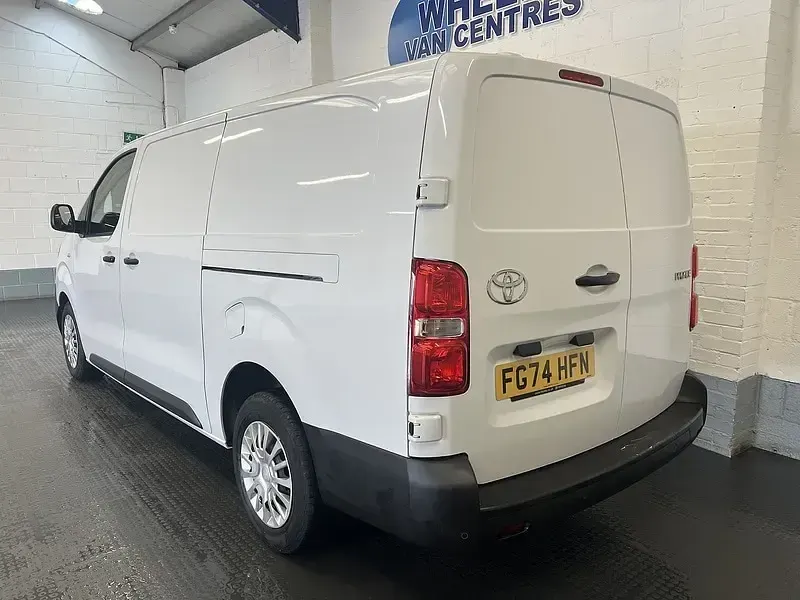 Used Toyota Proace 145 HP (106 kW) 2024 White MPV