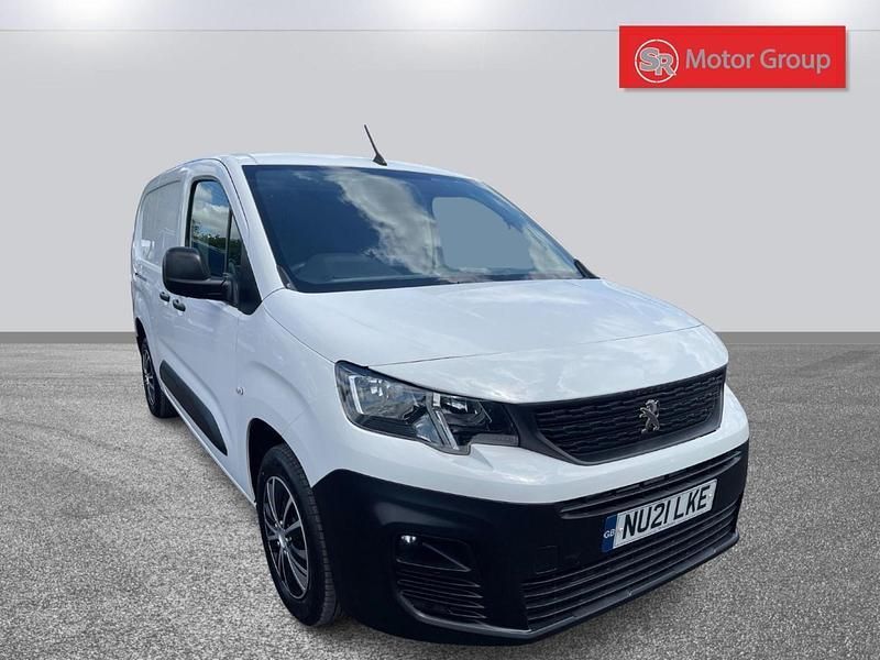 White Used 2021 Peugeot Partner MPV | £7,350 (Fair price) - Image 1/4