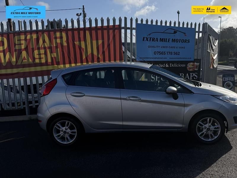 Used Ford Fiesta Zetec 81 HP (59 kW) 2015 Silver Hatchback