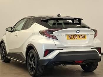 Used Toyota C-HR 122 HP (89 kW) 2019 White SUV