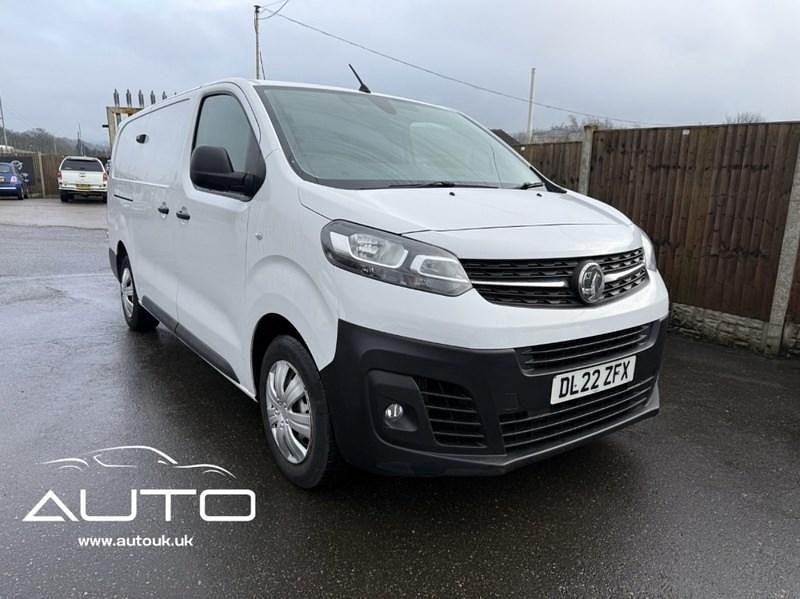 Second-hand Vauxhall Vivaro 100 CP (73 kW) 2022 Alb Monovolum