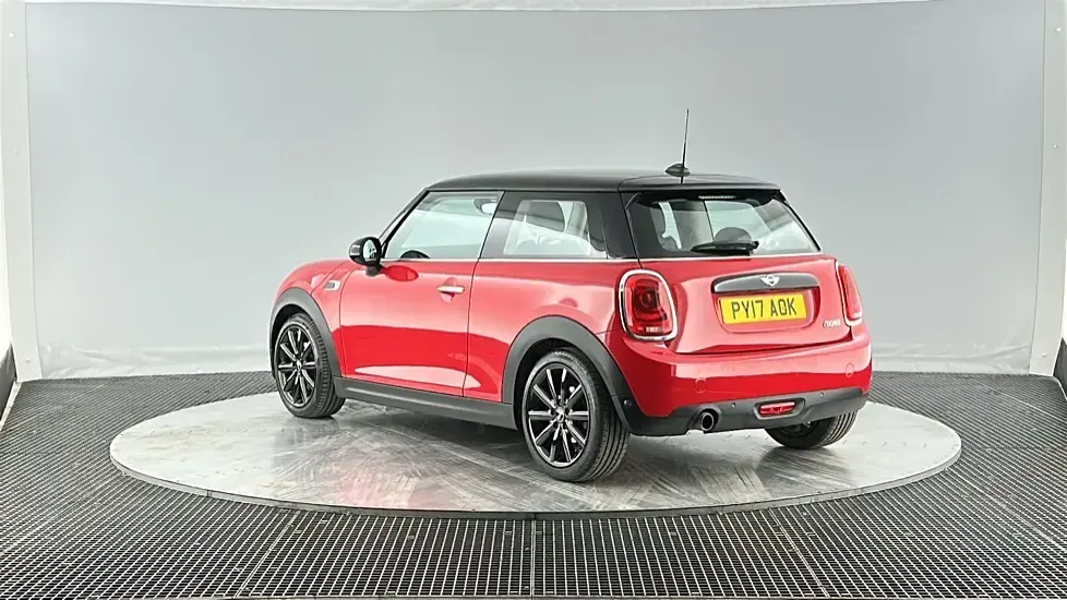 Used Mini Cooper Hatch 134 HP (98 kW) 2017 Red Hatchback