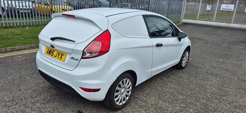 Used Ford Fiesta 75 HP (55 kW) 2015 White Van