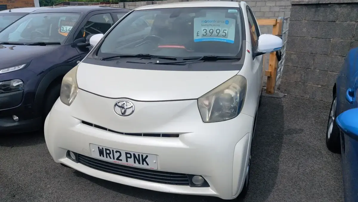 Used Toyota iQ 98 HP (72 kW) 2012 White Hatchback