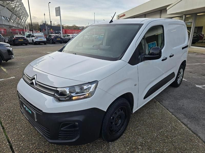 Used Citroën Berlingo 99 HP (72 kW) 2022 White MPV