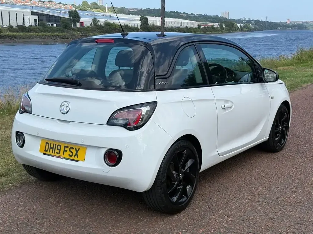 Used Vauxhall Adam 69 HP (50 kW) 2019 White Hatchback