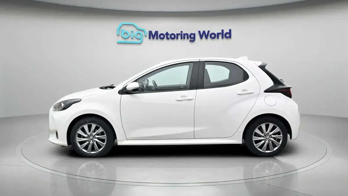 Used Toyota Yaris 116 HP (85 kW) 2022 White Hatchback
