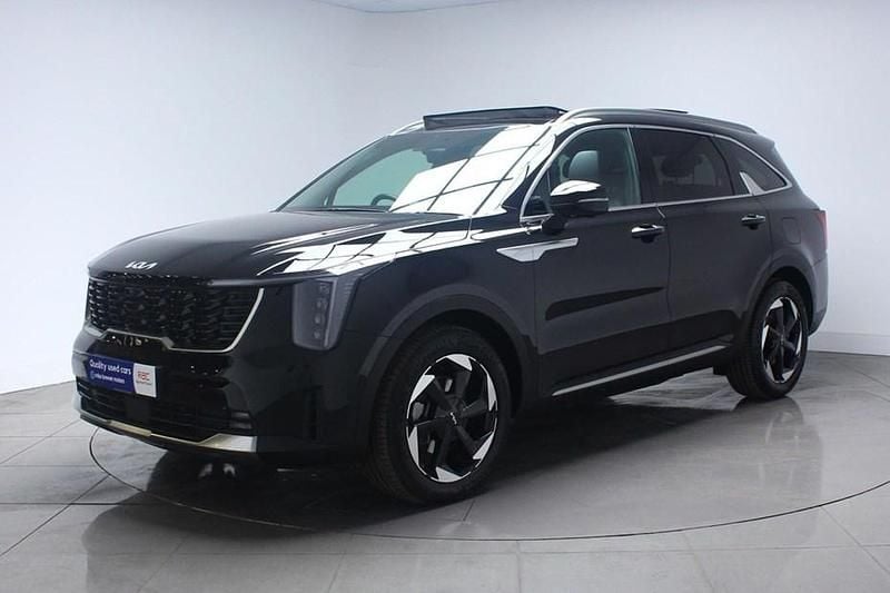 Black Used 2025 Kia Sorento 4 SUV | £43,470 (Good price) - Image 1/1