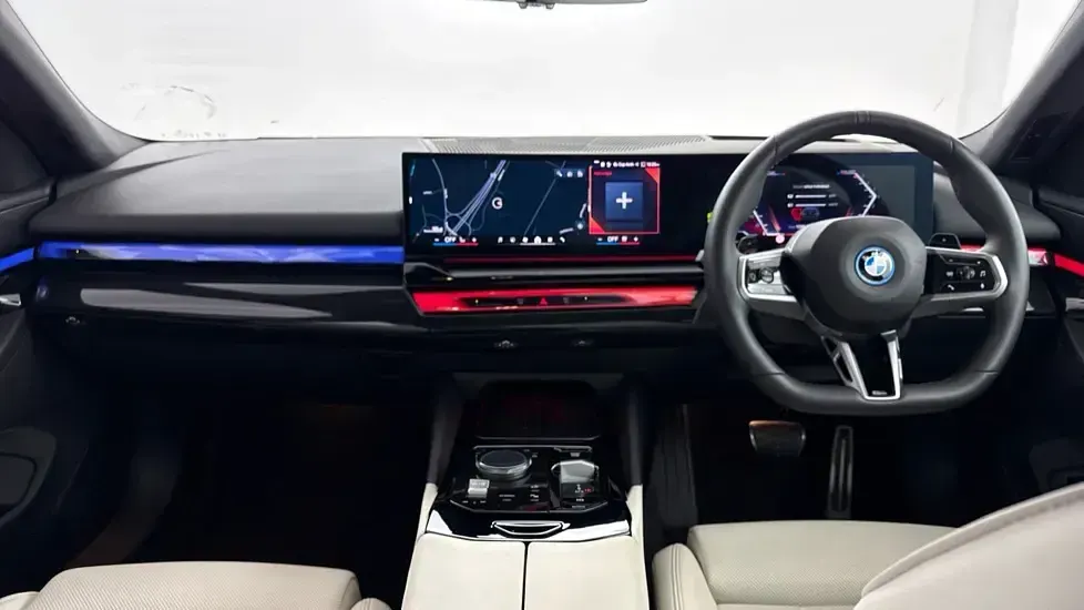 Begagnad BMW 530e M Sport 295 HK (216 kW) 2025 Svart Kombi