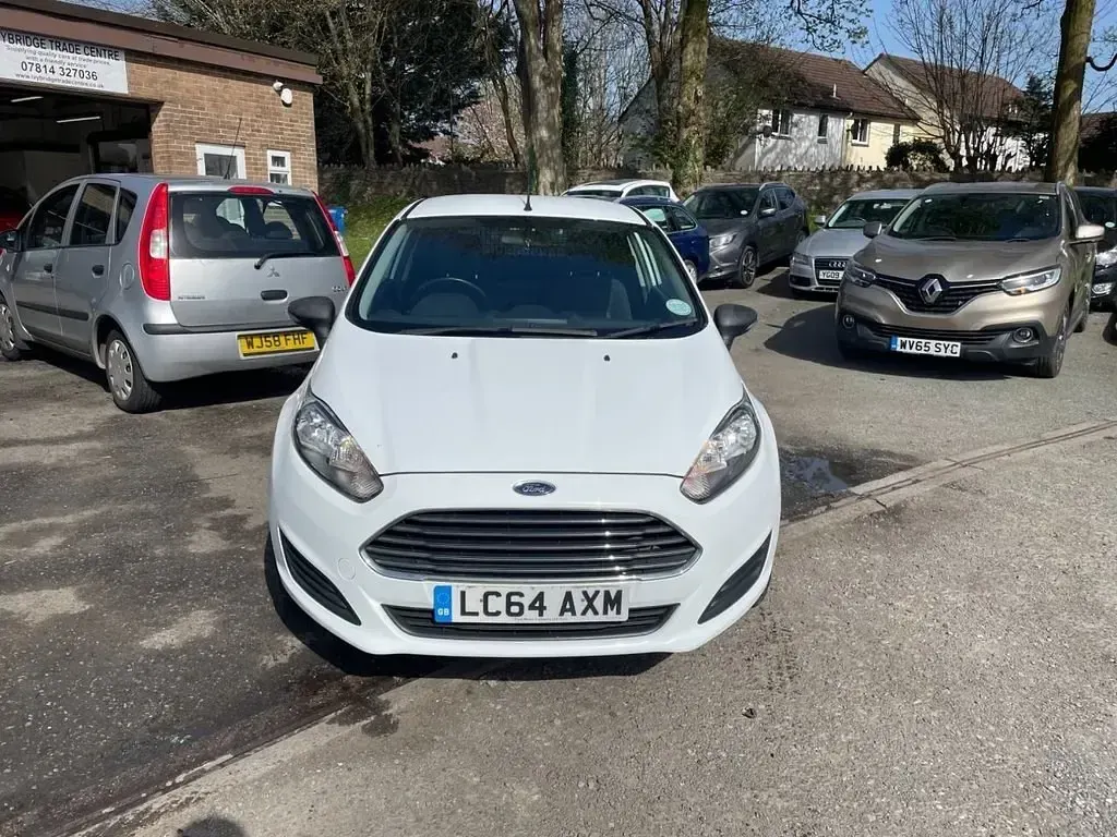 Usado Ford Fiesta 94 HP (69 kW) 2014 Branco Citadino