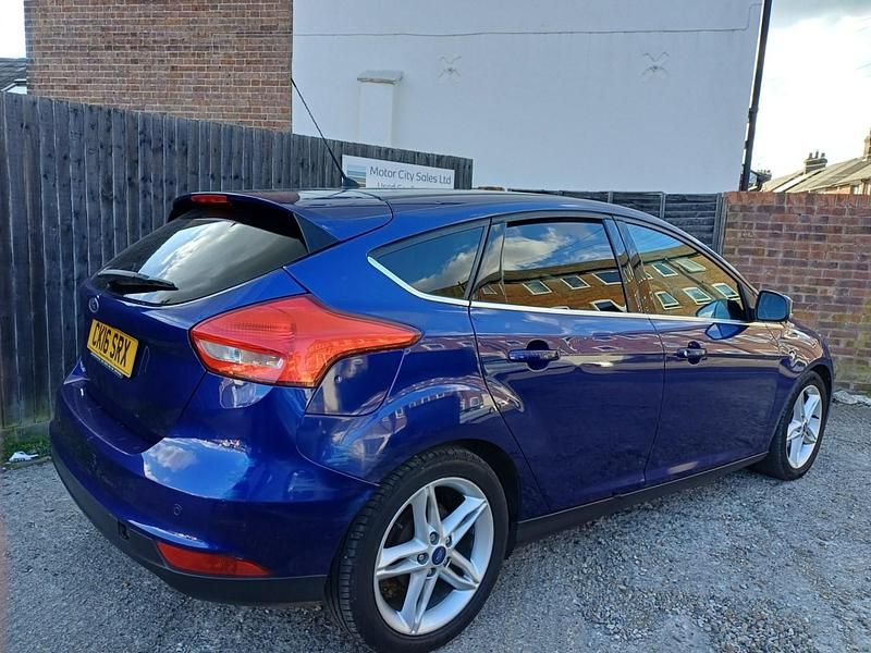 Used Ford Focus Zetec 120 HP (88 kW) 2016 Blue Hatchback