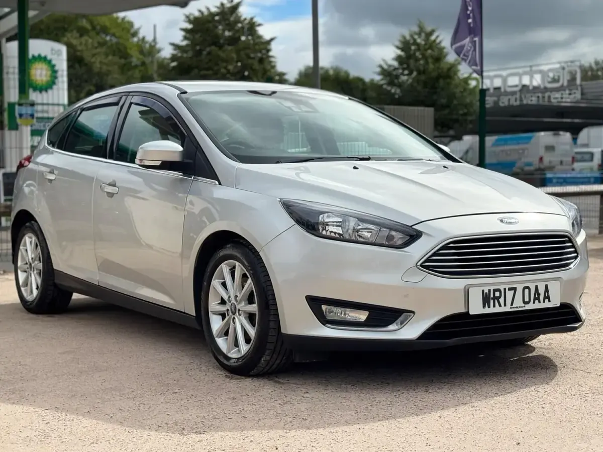 Used Ford Focus Titanium 120 HP (88 kW) 2017 Silver Hatchback