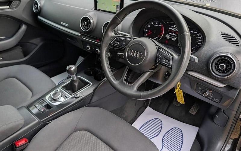 Usado Audi A3 Sportback Design 116 CV (85 kW) 2019 Negro Utilitario