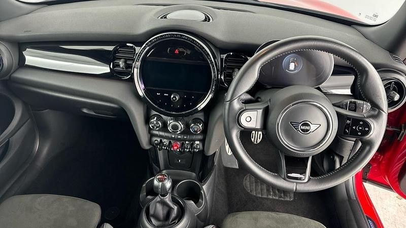 Used Mini Cooper Hatch 134 HP (98 kW) 2022 Red Hatchback