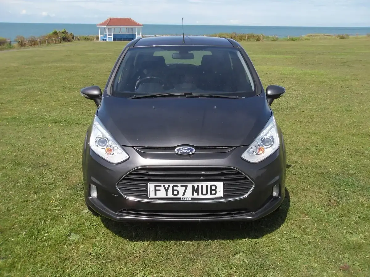 Used Ford B-MAX Zetec 90 HP (66 kW) 2017 Grey MPV