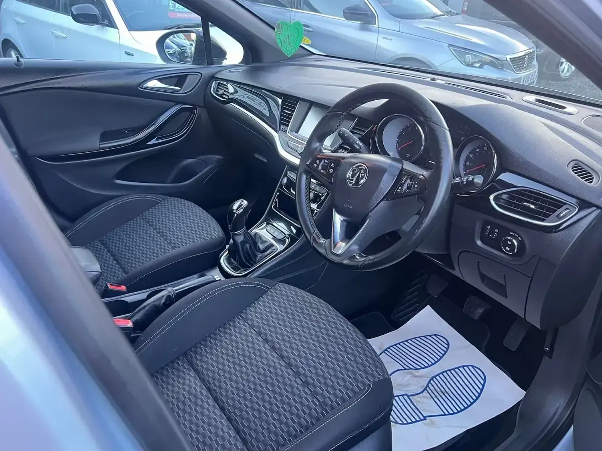 Used Vauxhall Astra SRi 125 HP (91 kW) 2016 Silver Estate