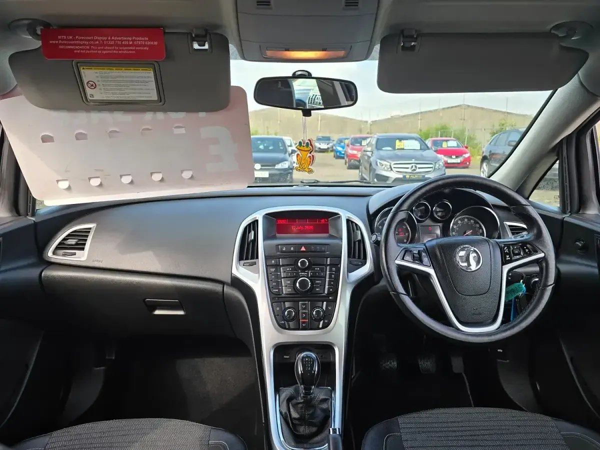 Used Vauxhall Astra Excite 115 HP (84 kW) 2014 Black Hatchback