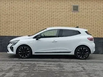 Used Renault Clio Techno 90 HP (66 kW) 2024 White Hatchback