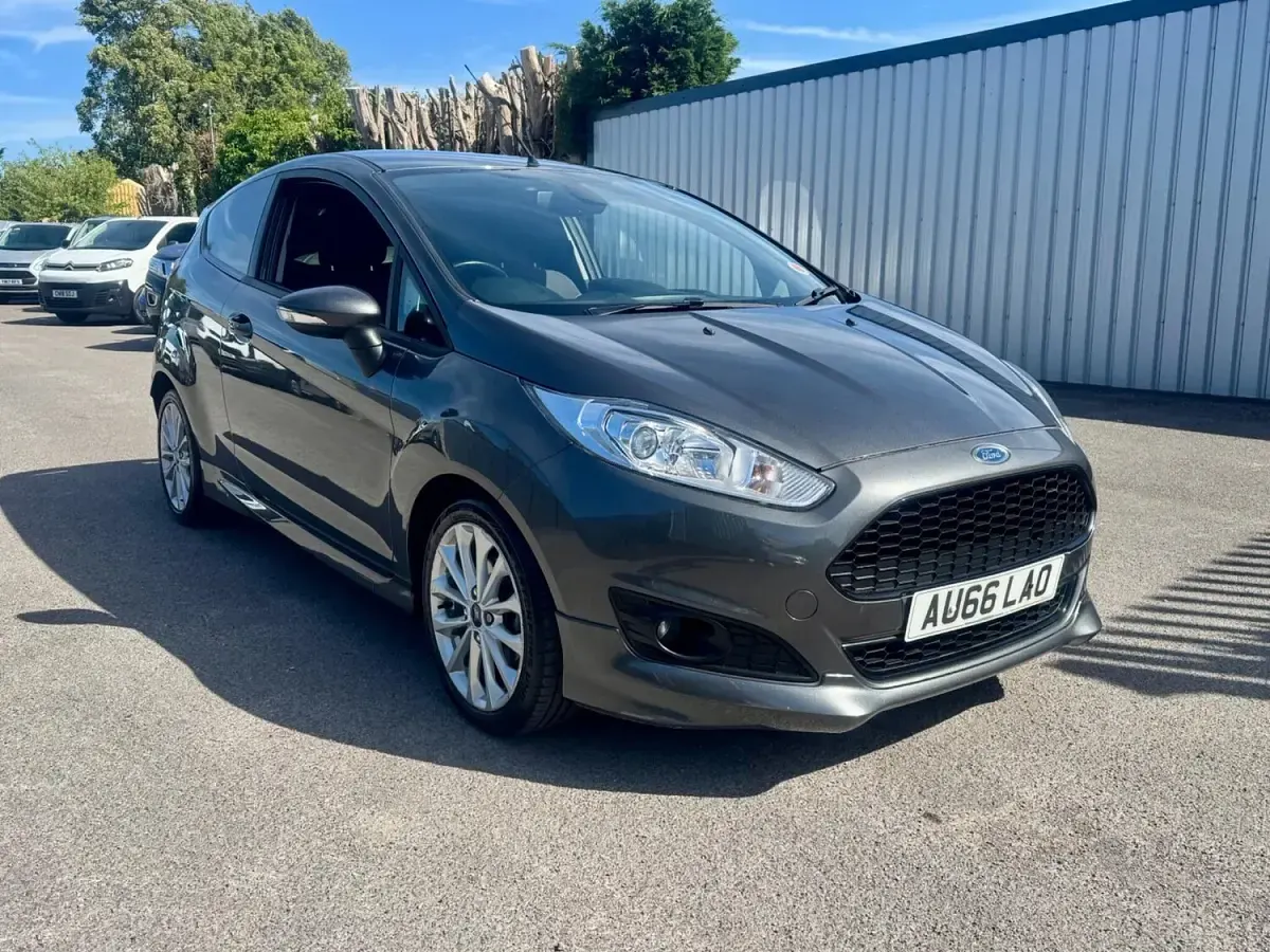 Used Ford Fiesta Sport 100 HP (73 kW) 2016 Grey Hatchback