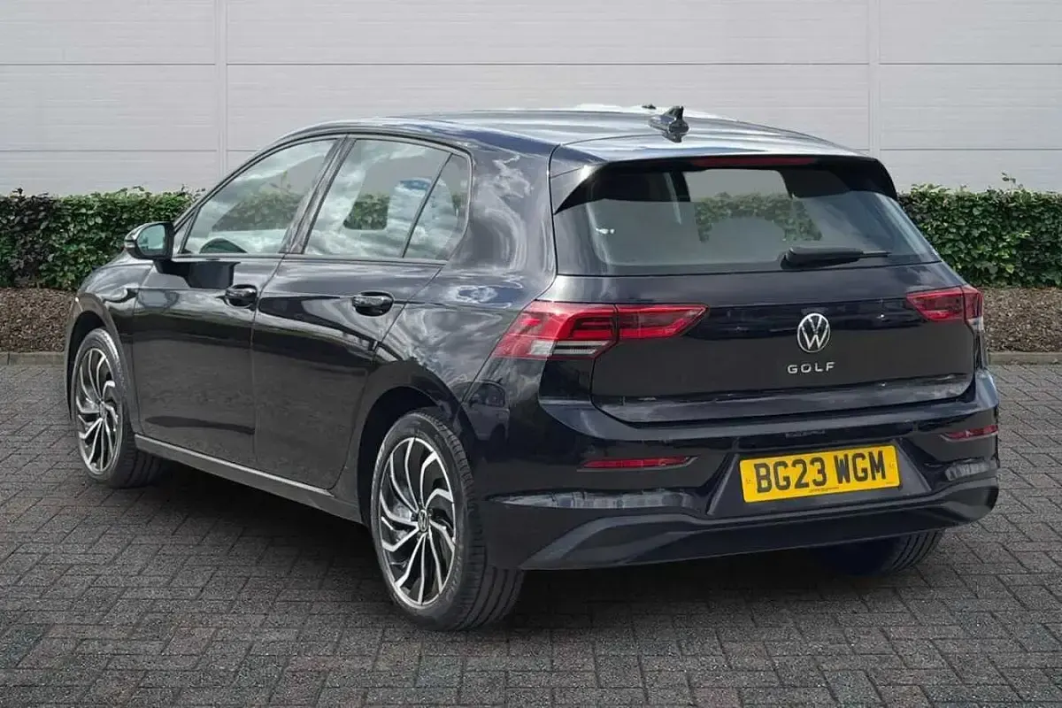 Used VW Golf VIII Life 150 HP (110 kW) 2023 Black Hatchback