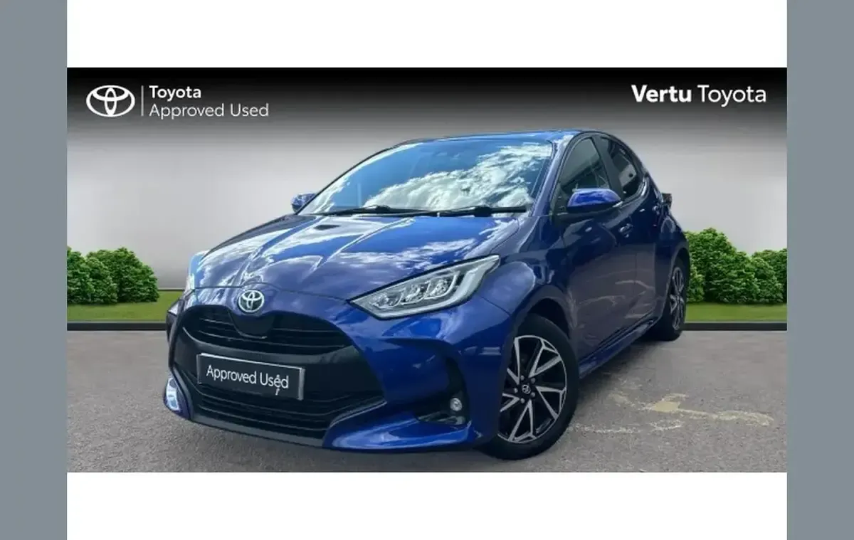 Used Toyota Yaris Hybrid Design 113 HP (83 kW) 2022 Blue Hatchback