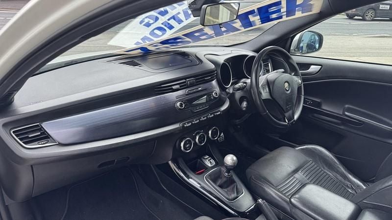 Used Alfa Romeo Giulietta Veloce 170 HP (125 kW) 2011 White Hatchback