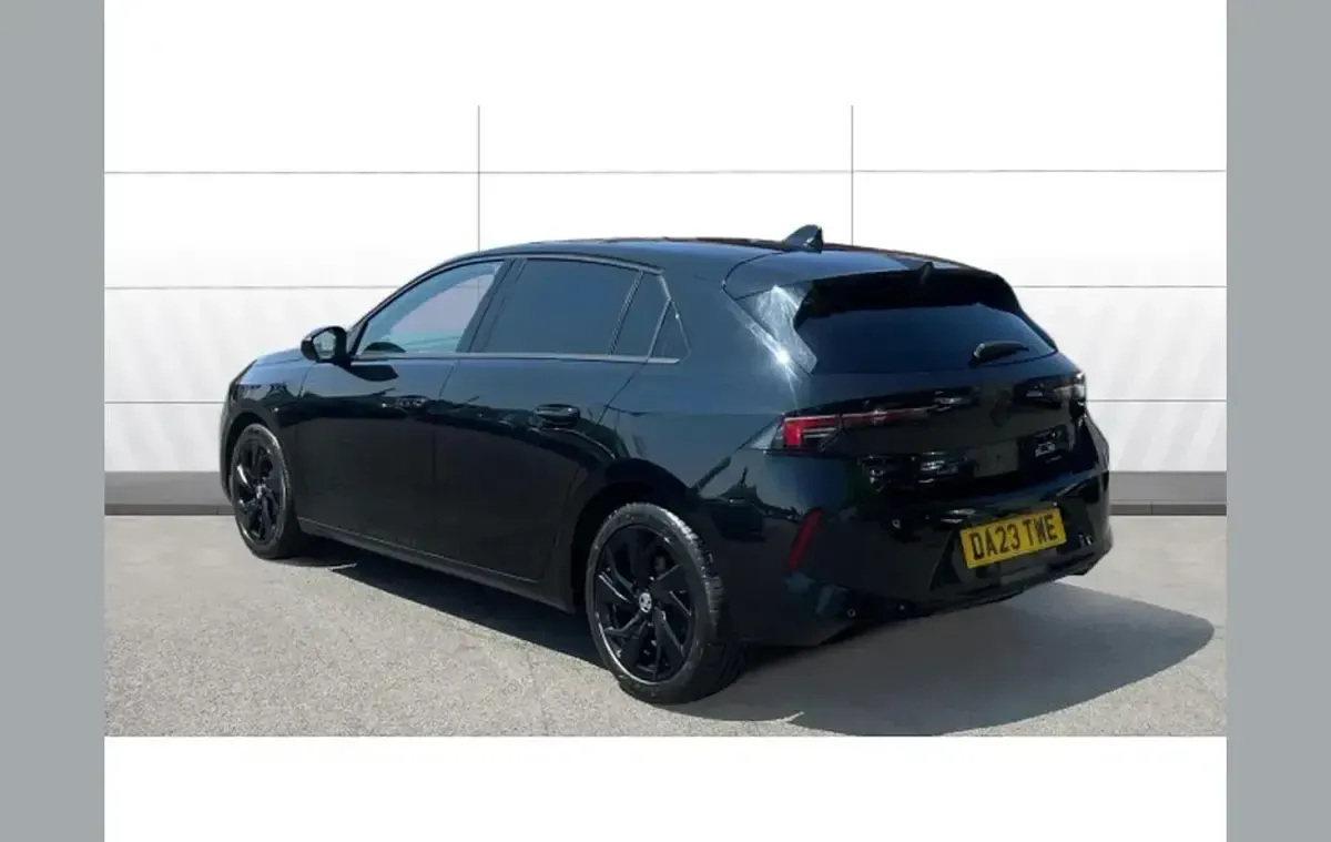 Used Vauxhall Astra 130 HP (95 kW) 2023 Black Hatchback