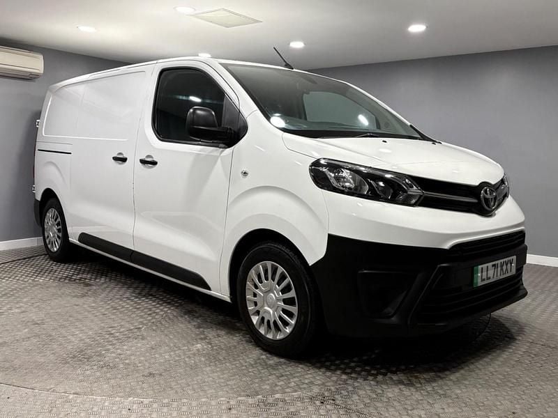 Used Toyota Proace 100 kW (136 HP) 2022 White MPV