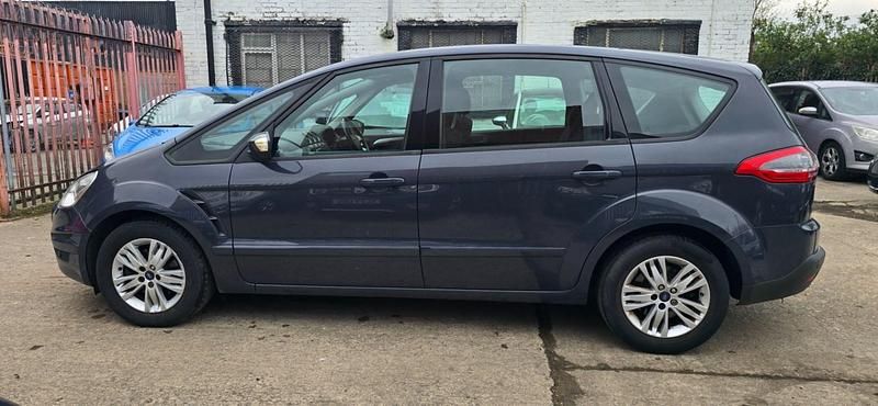 Used Ford S-MAX Zetec 114 HP (83 kW) 2014 Grey MPV