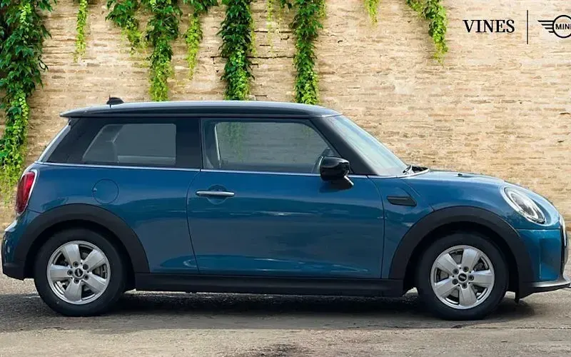 Used Mini Cooper Classic 136 HP (100 kW) 2022 Blue Hatchback