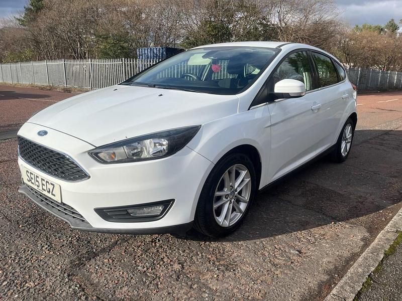 Used Ford Focus Zetec 120 HP (88 kW) 2015 White Hatchback