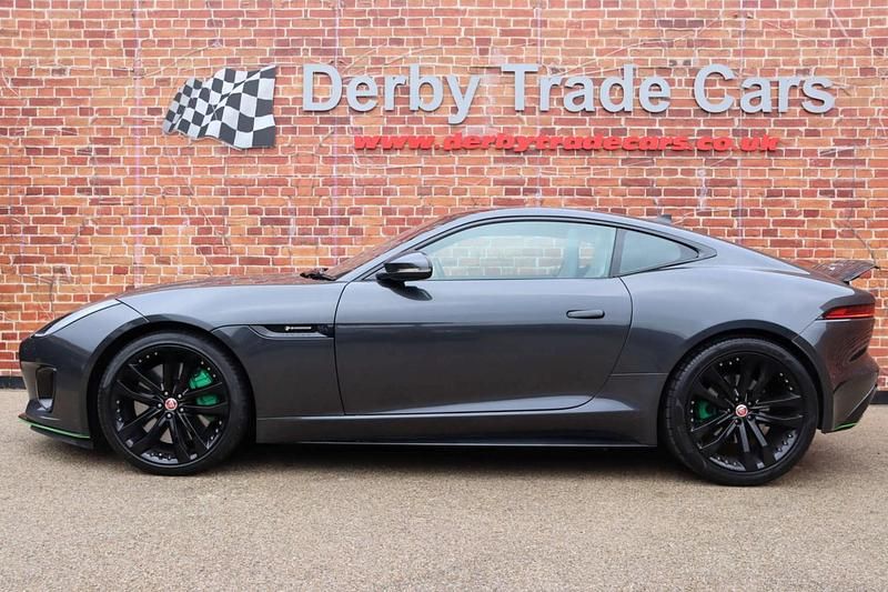 Używany Jaguar F-Type R-Dynamic 380 KM (279 kW) 2020 Szary Coupe