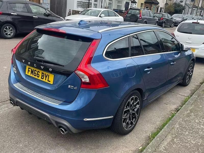 Used Volvo V60 R-Design 190 HP (139 kW) 2016 Blue Estate
