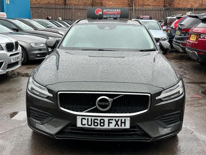 Usado Volvo V60 Momentum 2018 Gris Familiar