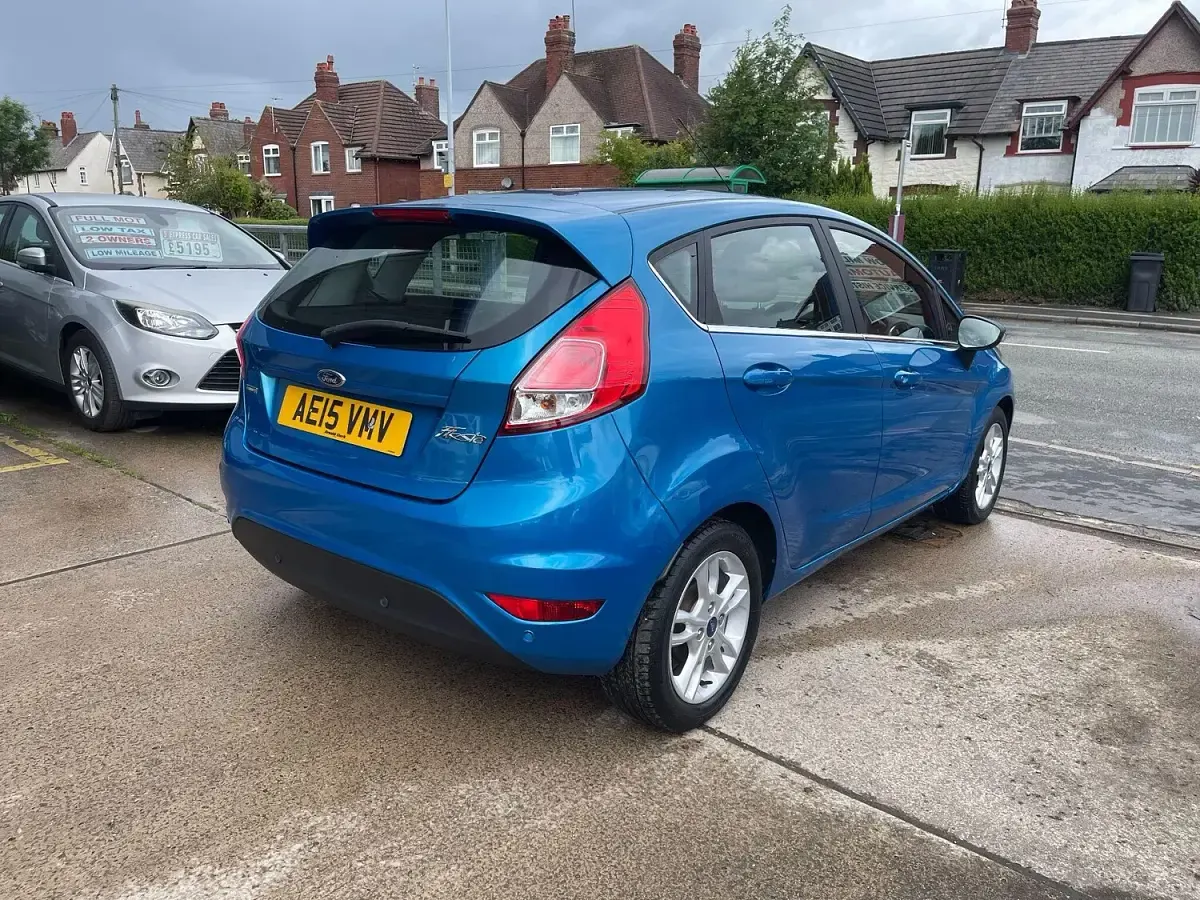 Used Ford Fiesta Zetec 100 HP (73 kW) 2015 Blue Hatchback