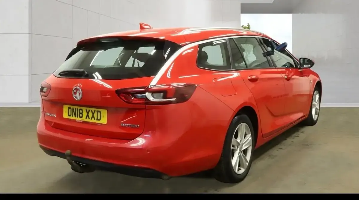 Second-hand Vauxhall Insignia 110 CP (80 kW) 2018 Roșu Break