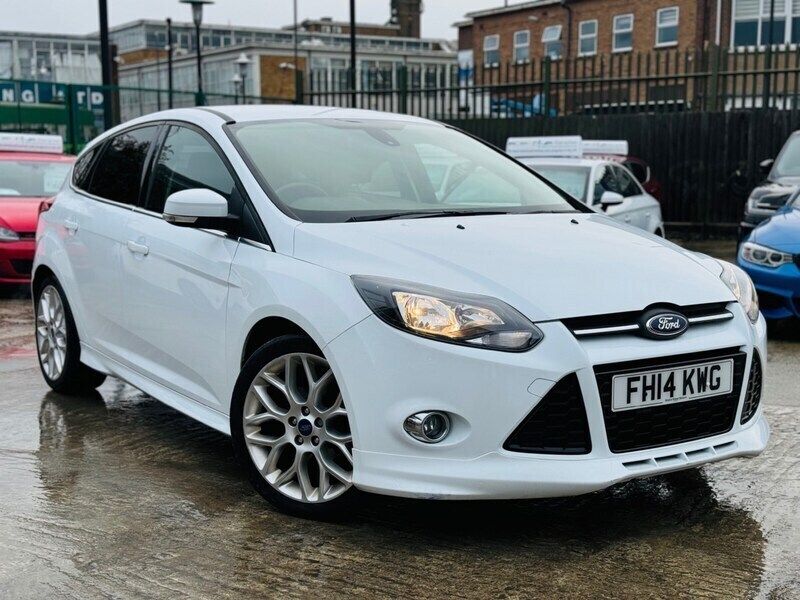 White Used 2014 Ford Focus Zetec Hatchback | £6,495 (Fair price) - Image 1/4