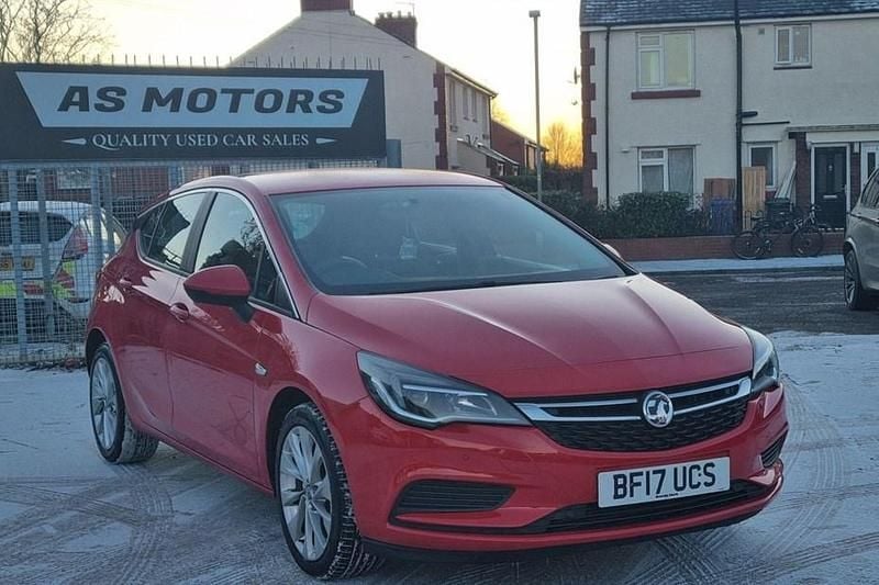 Red Used 2017 Vauxhall Astra Design Edition Hatchback | £5,995 (Good price) - Image 1/1
