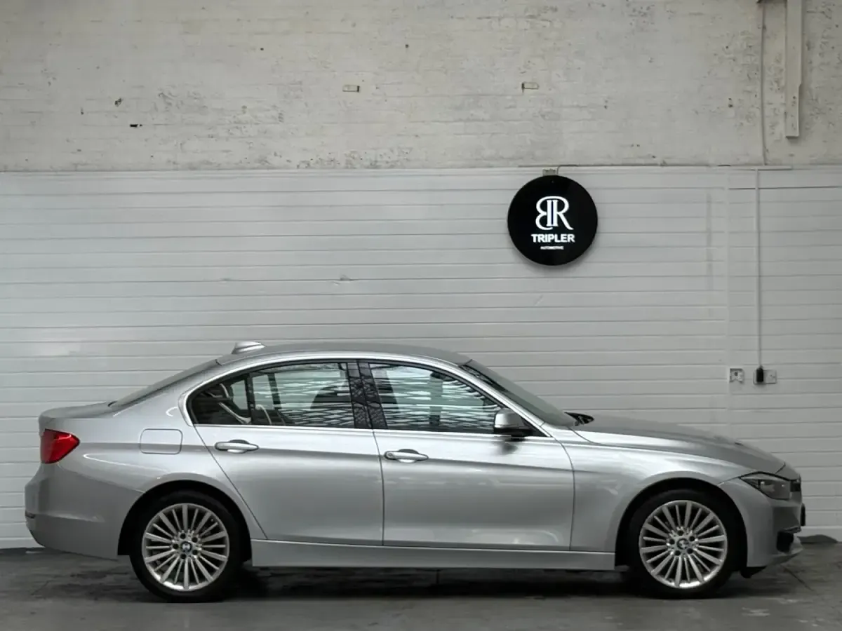 Begagnad BMW 318 Luxury Line 2015 Silver Sedan