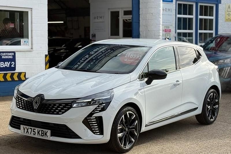 Glacier white New 2025 Renault Clio V Techno Hatchback | £18,995 (Fair price) - Image 1/1