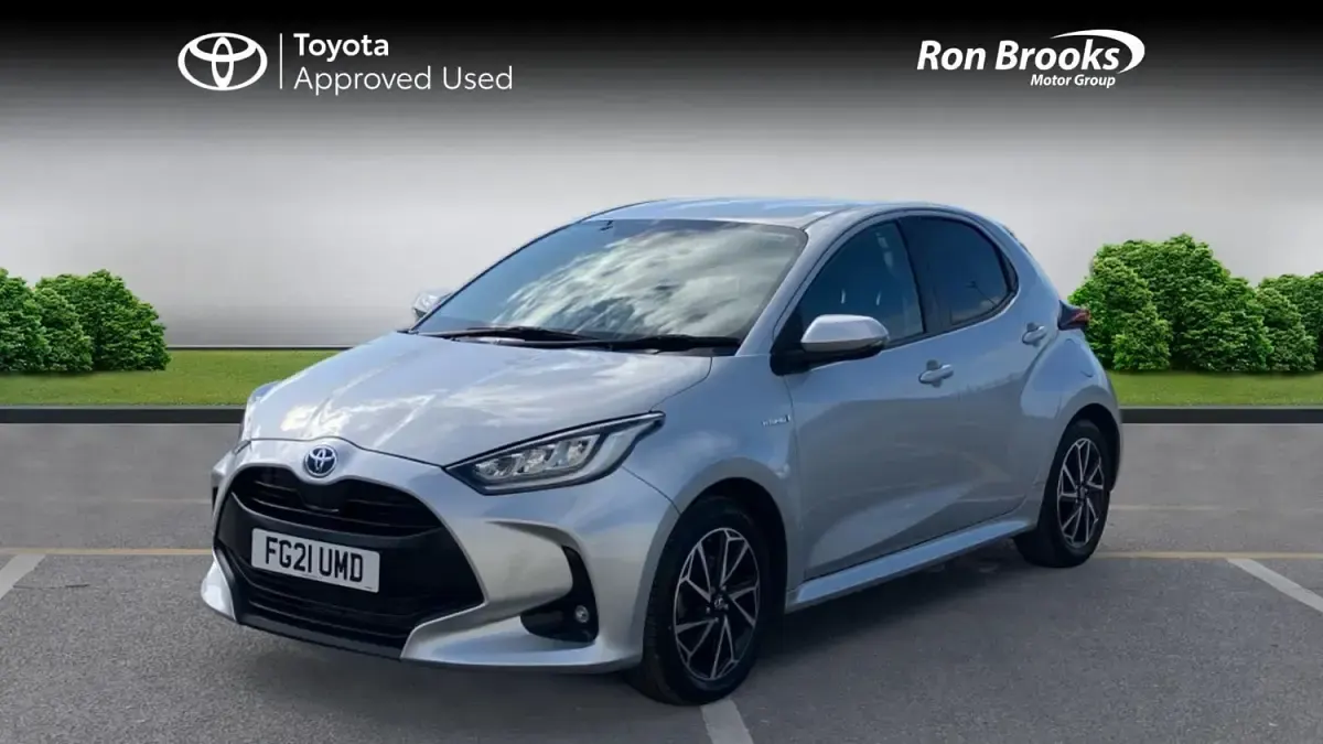 Second-hand Toyota Yaris Hybrid Design 2021 Argintiu Hatchback