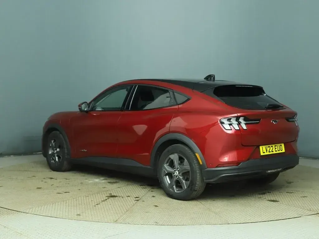 Käytetty Ford Mustang Extended Range 294 HP (216 kW) 2022 Punainen Viistoperä