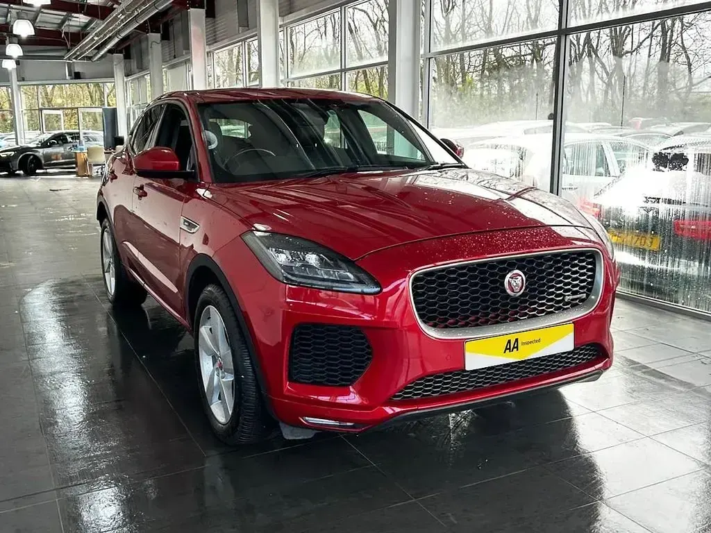 Usado Jaguar E-Pace R-Dynamic 180 HP (132 kW) 2018 Vermelho SUV