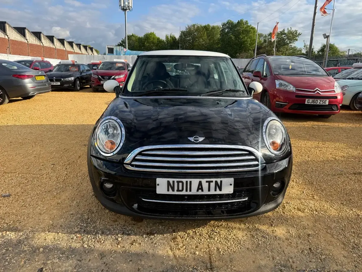 Usado Mini Cooper D Hatch 2011 Negro Utilitario