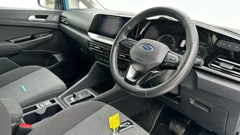 Used Ford Grand Tourneo Connect Active 122 HP (89 kW) 2023 Blue MPV
